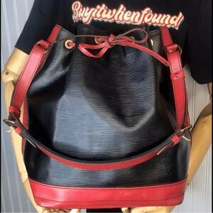 LOUIS VUITTON Black Red Epi Leather Noe GM Drawstring Bucket Shoulder Bag VI0922